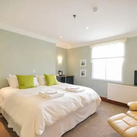 Queen's Cliff Holiday home *