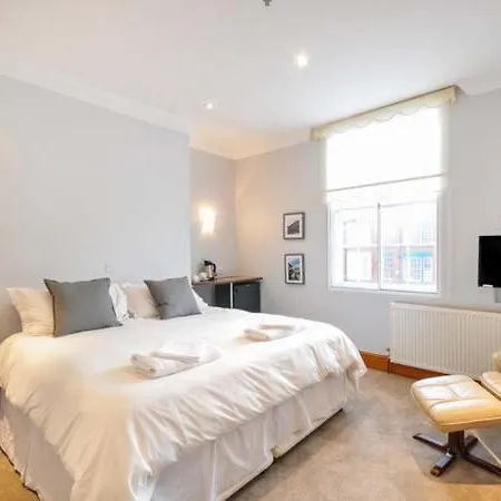 Queen's Cliff Holiday home *