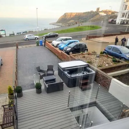 Queen's Cliff Holiday home