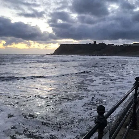 Queen's Cliff Holiday home *
